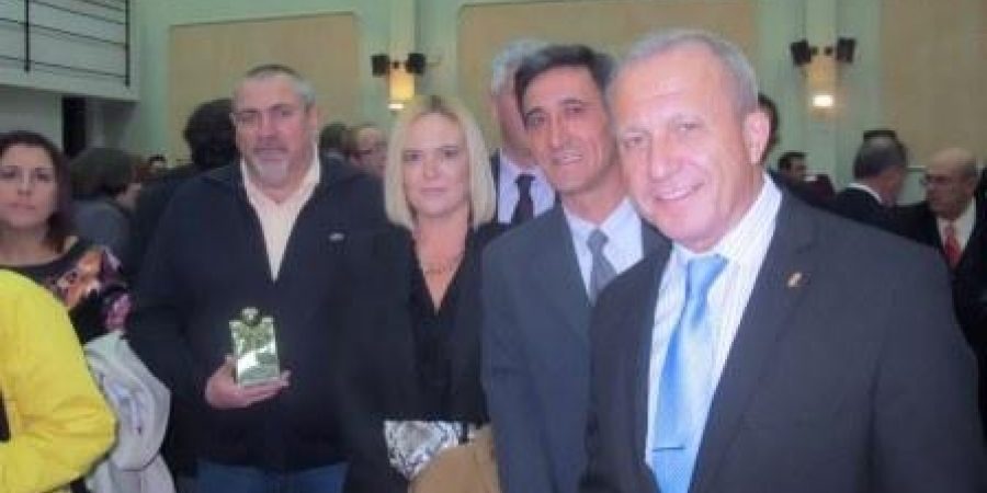Estamos de enhorabuena . La Voz de Almería y Cadena Ser premian a Candil  Radio en la modalidad de Comunicación 2013. – Candil Radio