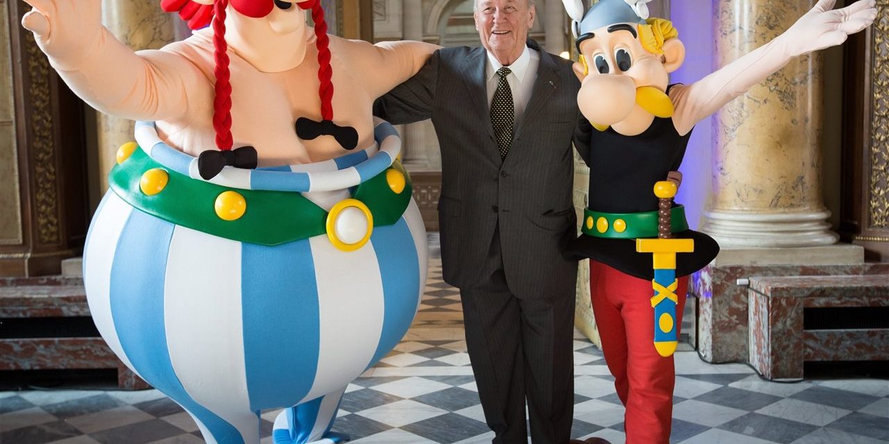 albert-uderzo-junto-a-dos-personas-disfrazadas-de-asterix-y-obelix 932b0909 1280x974