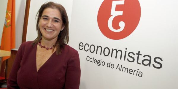 Ana-Moreno-decana-Colegio-Economistas-Almería