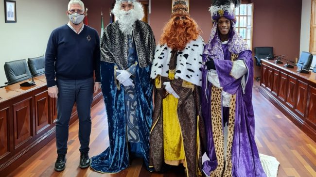 210105 Visita de los Reyes Magos a Huércal de Almería 01