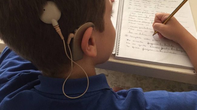 Que-condiciona-el-aprendizaje-en-ninos-con-implante-coclear