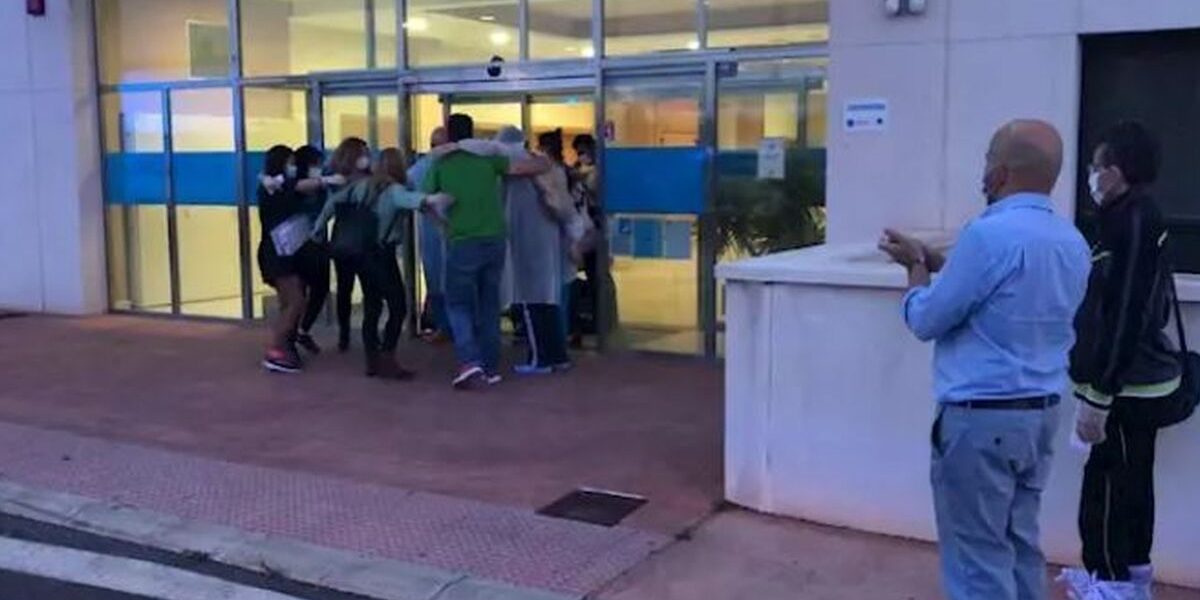 Abrazo-trabajadores 1462365450 121071973 1200x675