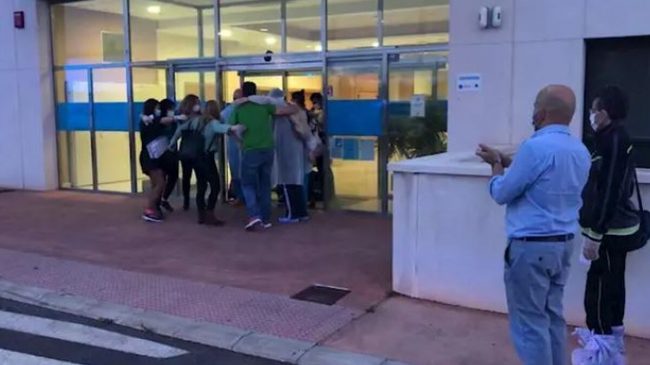 Abrazo-trabajadores 1462365450 121071973 1200x675