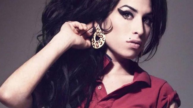 amywinehouse2207r crop1536951588327.jpg 1902800913