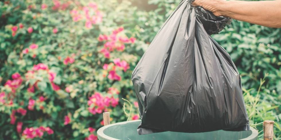 tirar basura ddddd Tirar la basura deporte arriesgado