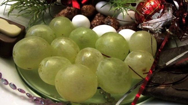 Las 12 uvas de la suerte Tradiciones de Fin de Año