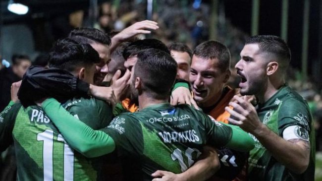 los jugadores del arenteiro celebran uno de los goles ante el almeria foto tvg  001