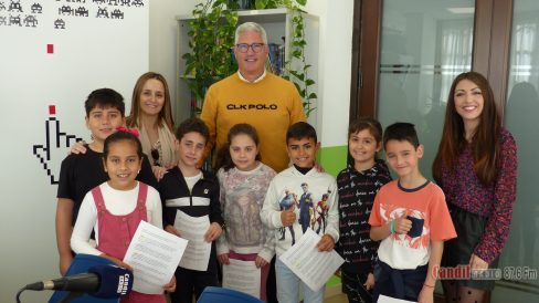 Visitan nuestros estudios El Alcalde Ismael Torres, Almudena Serrano Concejala de Educación y Manu abad Concejal de Cultura.