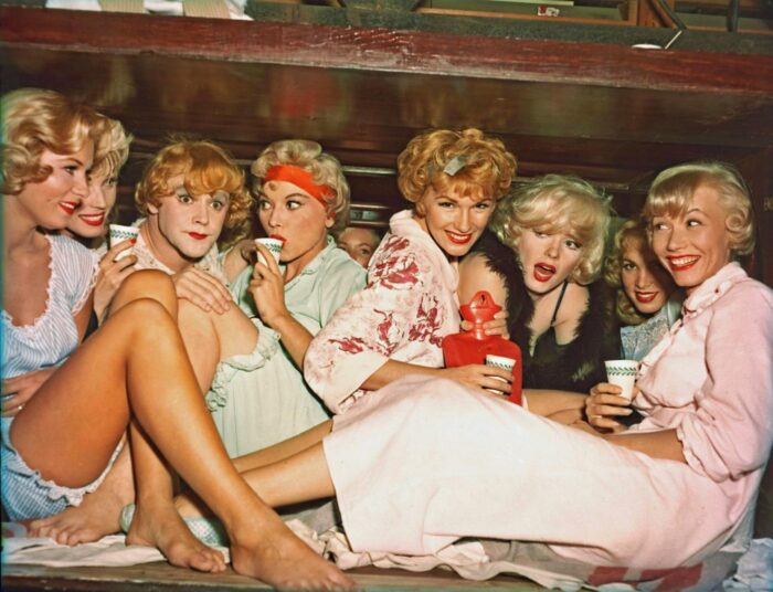 Con faldas y a lo loco-525903927-large