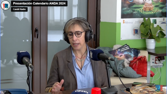 presentacion calendario ANDA Con Esperanza, Juani + Almécija en Días de Radio… Te presentamos el Calendario ANDA 24. Desde el maravilloso Caos la expansión y explosión de sensaciones, objetivos y emociones continúa…