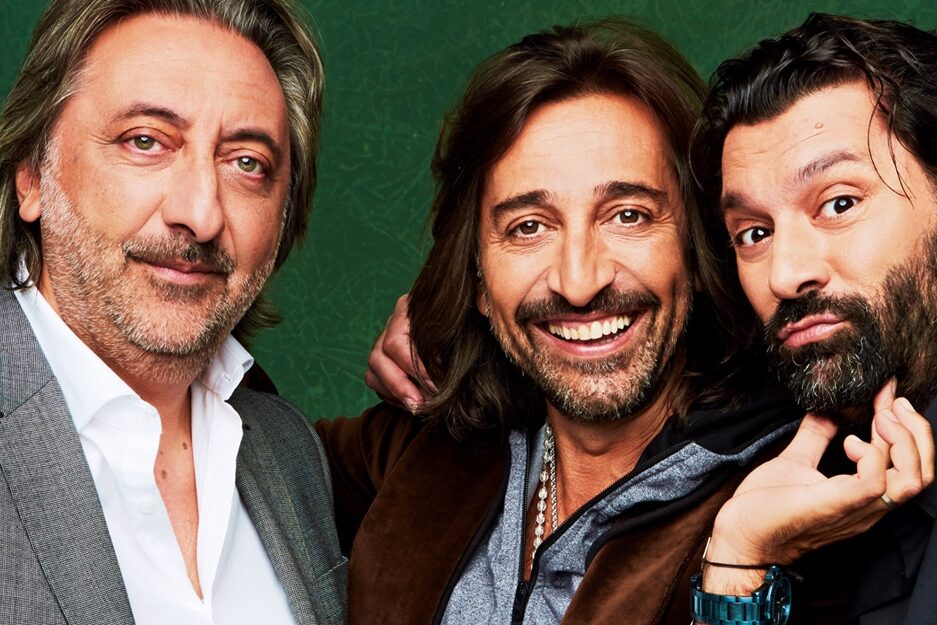 El emblemático grupo de flamenco compuesto por los hermanos Antonio y Juan Carmona y su primo, Josemi Carmona, rompió moldes en los noventa con su apuesta por una renovación del flamenco que popularizó el género y lo acercó al gran público. Con, en su momento, una crítica dividida y una legión de incondicionales, hay quien ha comparado la revulsión que provocó su música entonces con el impacto actual de la laureada Rosalía.