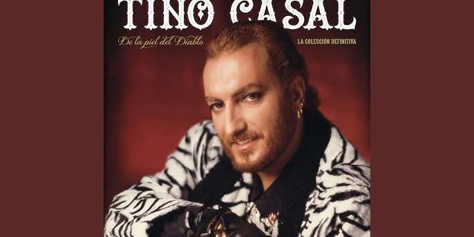 tino casal El artista también vive un poco atormentado, también vive un poco solo, también tiene que llorar y a mí me gusta sentirme con estos estados de ánimo porque es cuando más creativo me siento”. Palabras de Tino Casal un año antes de su muerte, de la que ya se cumplieron 32 años sin que el paso del tiempo desluzca ni un ápice del glamour que se hizo hombre en una España de otra época, la del blanco y negro.