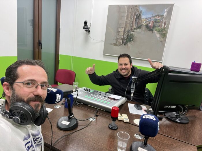 En este nuevo programa de Joaquín "El Entendido" de Arcade Bits y Bibi Ruiz, director de la revista de videojuegos Creative Future Games, hablamos del un nuevo indie de estilo roguelike de construcción de mazos con verduras criminales llamado Veganster, la muerte de PS5, juegos donde están visibles los lazos padres e hijos y mucho más.