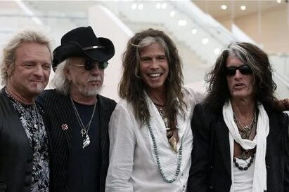 El trono del rock tiene muchos aspirantes según la perspectiva que tomemos, pero posiblemente en el tiempo en el que se tarde en decidirlo Steven Tyler ya se haya sentado sobre él a decidir si en realidad le apetece ocuparlo o no. Si hay una banda que personifica aquello de sexo, drogas y rock and roll esa llegó de Boston, y a todos los que vinieron después, cuyas hazañas a veces alucinan al público (Mötley Crüe, Poison, Guns N' Roses), de cualquiera de ellas habría que decirles aquello del capítulo de South Park: "Los Simpsons ya lo hicieron". Hagas lo que hagas, Aerosmith ya lo hizo antes