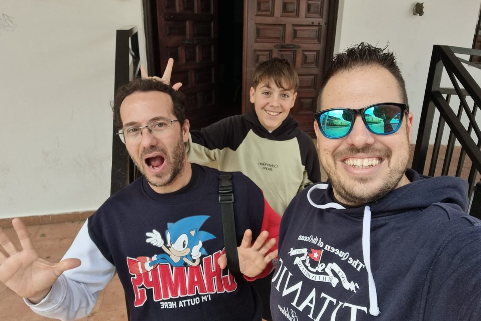 Descripcion: En este nuevo programa de Joaquín "El Entendido" de Arcade Bits y Bibi Ruiz, director de la revista de videojuegos Creative Future Games, hablamos del juego que ha sacado Toriyama a título póstumo, Lego se une a Dungeon and Dragons, y la creación de los NEO NPSs con la inteligencia artificial generativa.