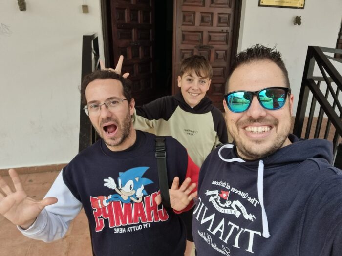 Descripcion: En este nuevo programa de Joaquín "El Entendido" de Arcade Bits y Bibi Ruiz, director de la revista de videojuegos Creative Future Games, hablamos del juego que ha sacado Toriyama a título póstumo, Lego se une a Dungeon and Dragons, y la creación de los NEO NPSs con la inteligencia artificial generativa.