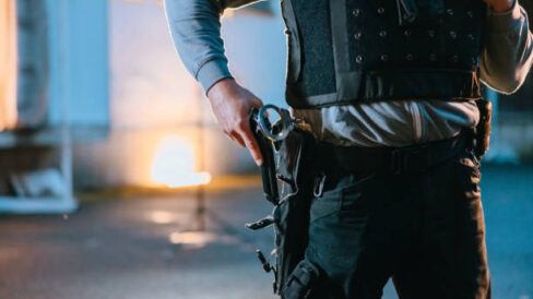 La subrogación laboral es un cambio del empleador que tiene contratado al trabajador. Es decir, que el empleador traspasa el cumplimiento de las condiciones del contrato que mantiene con el empleado a un tercero. El trabajador pasa entonces a depender de otro empresario o empresa con los mismos derechos. La FTSP USO-A te lo explica en el programa de hoy. En In-seguridad privada, el programa de radio gestado por la FTSP USO-A y emitido desde Candl Radio ofrecemos información sobre los aspectos mas profundos del sector.