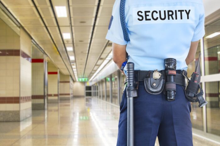 In-Seguridad Privada, el programa de radio de la FTSP USO-A ha realizado hoy un coloquio para resaltar algunas de las dudas mas demandadas por los profesionales, tales como la jubilación, determinadas actuaciones, etc. El objetivo de este programa es ser el oido y la voz de los trabajadores de la seguridad privada y a la vez el portavoz de sus problemas. Nuestro agradecimiento a Candil Radio por cedernos las instalaciones y a la FTSP USO-A por la organización del programa.