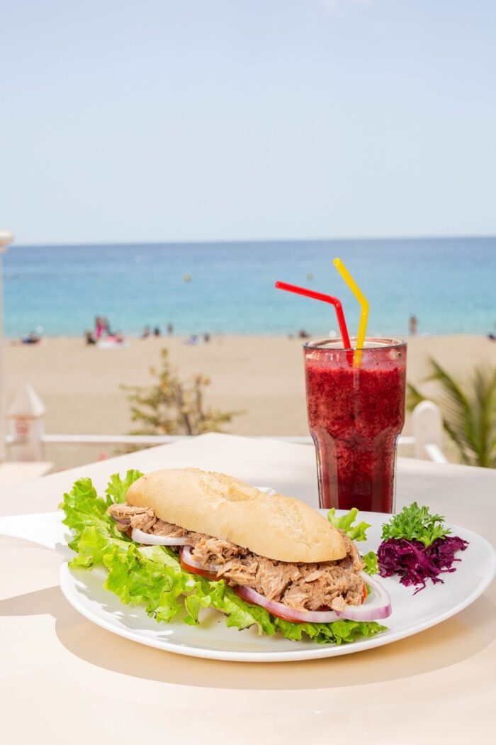 bocadillo-de-atun-acompanalo