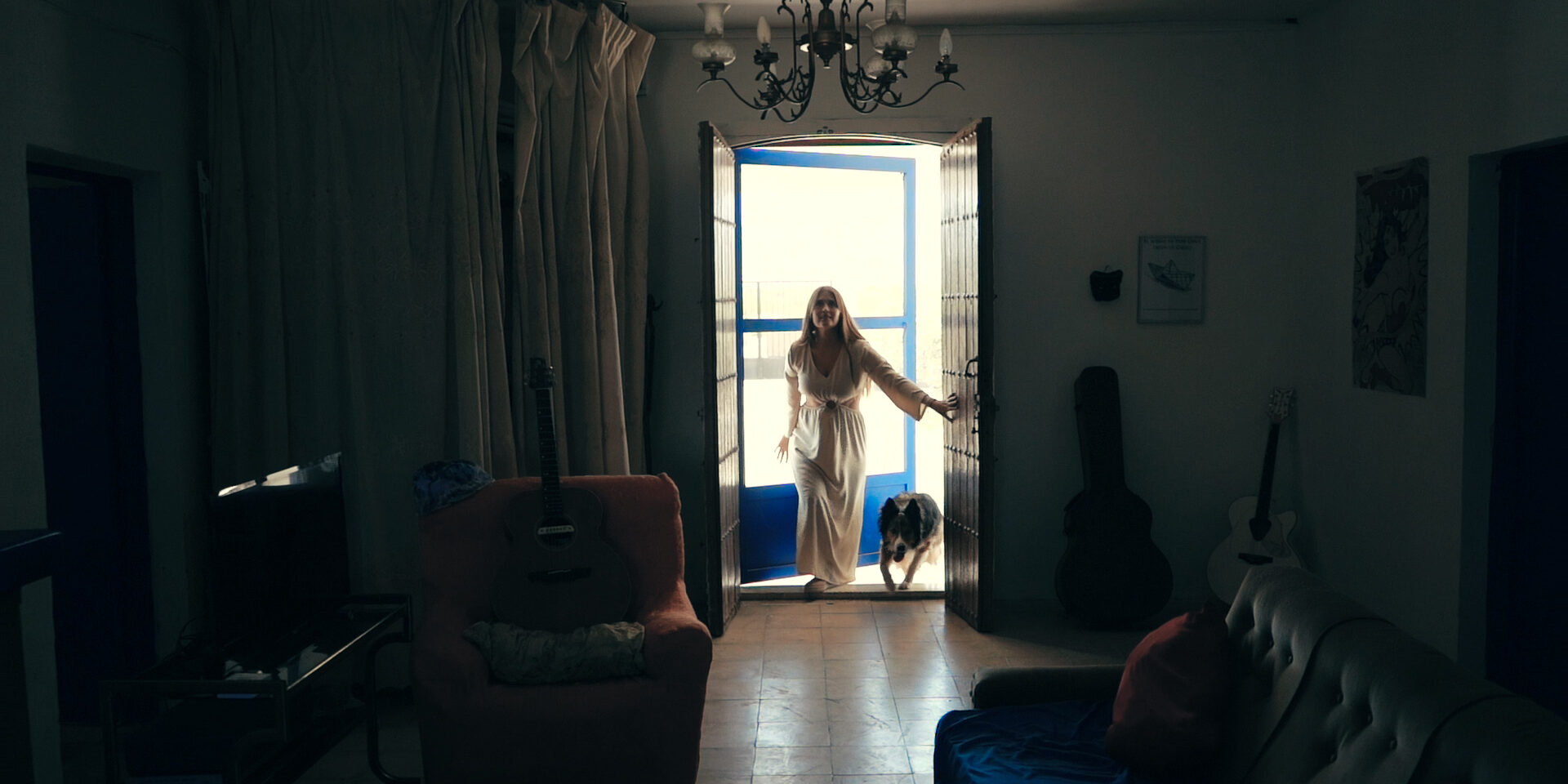 1. Imagen entrando a casa 2