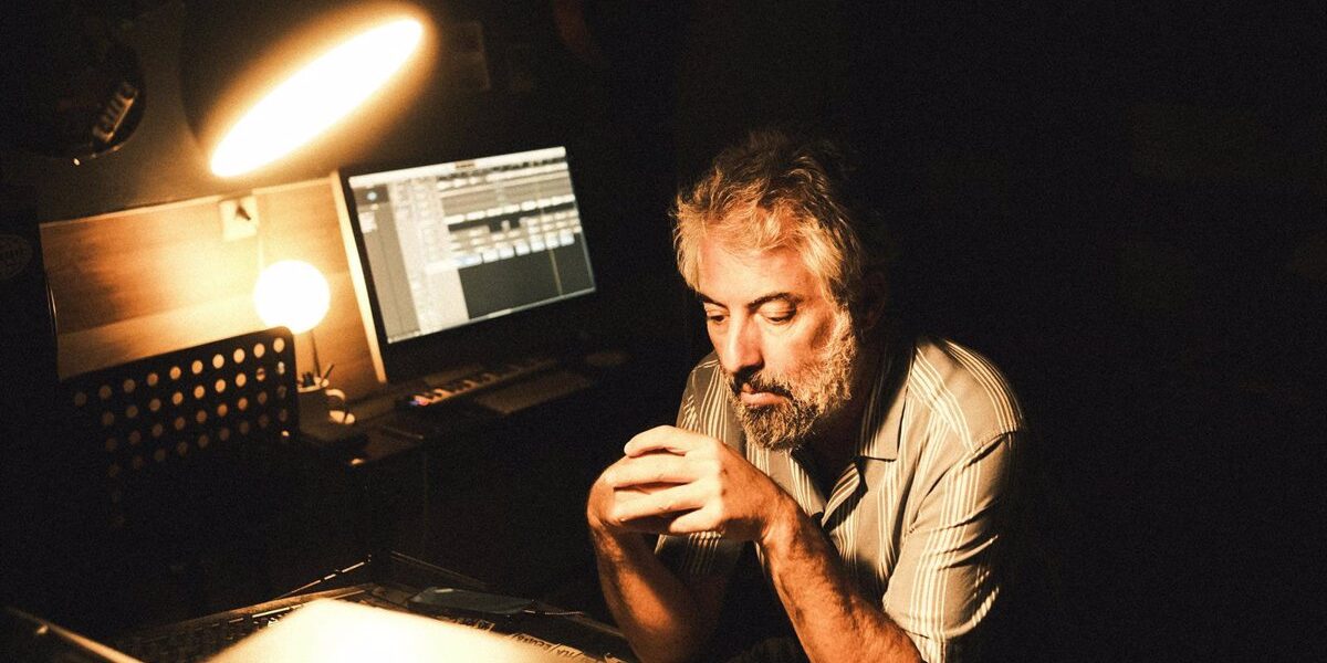 Sr. Chinarro sobre su disco, ‘Cal Viva’: «Es un recuerdo de los holcaustos y guerras, lo que nos hacemos unos a otros»