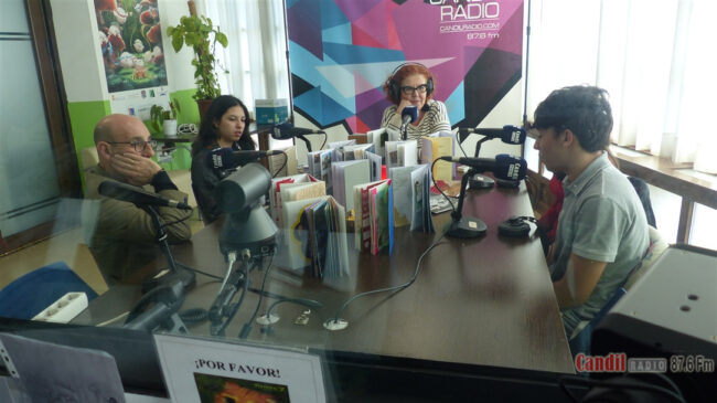 Libros de mujeres artistas hechos por jóvenes artistas – Azcona – (1)