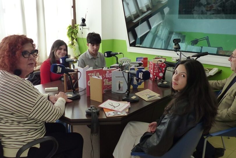 sonrisa mujeres artistas libros azcona