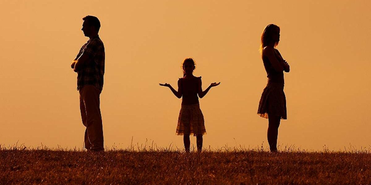 Pareja divorciada con hija Istock