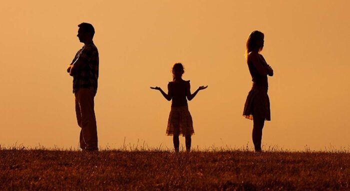 Pareja divorciada con hija Istock