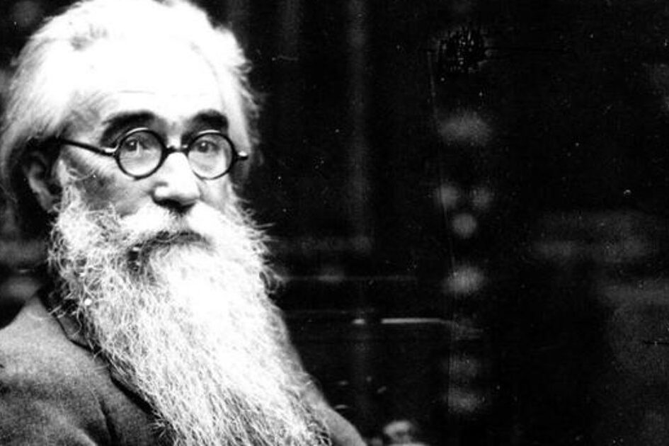 ramon-maria-del-valle-inclan-posando-para-un-autor-desconocido c9eec696 230103081711 1200x630